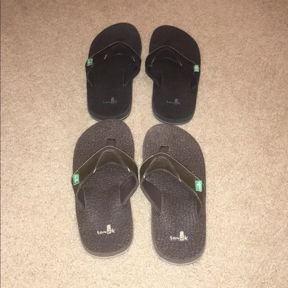 Brown sanuk flip flops